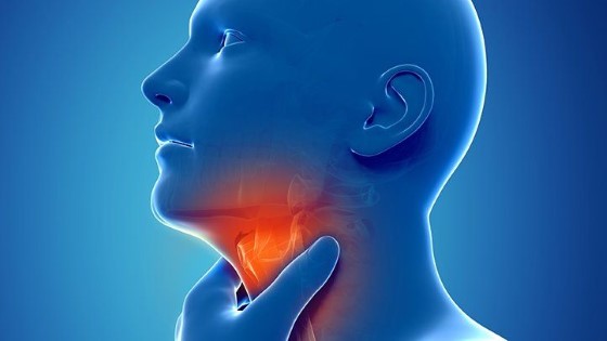 Žaludeční kyseliny jsou skutčně velmi agresivní, je-li tedy reflux velmi častý až chronický, může snadno dojít k poškození tkání, jež přicházejí s kyselinami do styku - mohou vznikat záněty v oblasti krku i úst